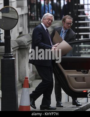 Londres, Royaume-Uni. 21 novembre, 2017. secrétaire d'État à la sortie de l'Union européenne david davis vu quitter Downing Street à Londres credit : rm press/Alamy live news crédit : rm press/Alamy live news Banque D'Images