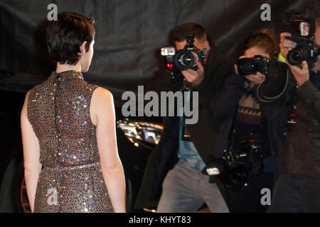 Londres, Royaume-Uni. 21 Nov, 2017. Nov 21, 2017 - Claire Foy assister à 'la Couronne' Saison 2 Première Mondiale, Odeon Leicester Square à Londres, Angleterre, RU Credit : RM Press/Alamy Live News Banque D'Images