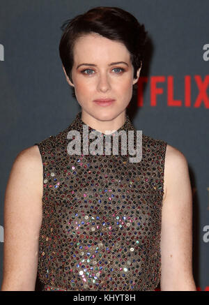 Londres, Royaume-Uni. 21 Nov, 2017. Nov 21, 2017 - Claire Foy assister à 'la Couronne' Saison 2 Première Mondiale, Odeon Leicester Square à Londres, Angleterre, RU Credit : RM Press/Alamy Live News Banque D'Images