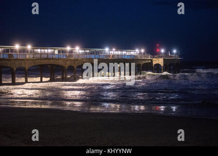 Boscombe Pier at Night, Bournemouth, Dorset, Royaume-Uni Banque D'Images