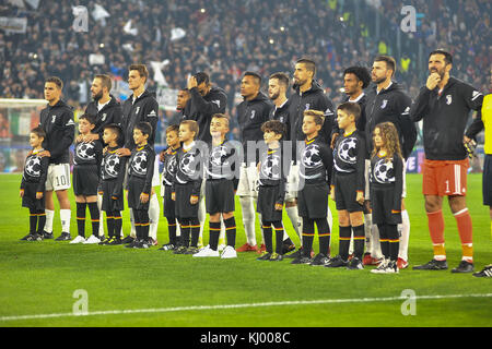 Turin, Italie. 22 nov, 2017. Au cours de la Ligue des champions, match de football entre la Juventus et Barcelone au stade Allianz le 22 novembre 2017 à Turin, Italie. crédit : fabio annemasse/Alamy live news Banque D'Images