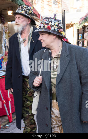 Salisbury, Royaume-Uni. 23 Nov, 2017. Salisbury Marchés de Noël s'ouvre sur un un début lent. Paul Chambers Crédit : © Paul Chambers/Alamy Stock Photo/Alamy Live News Banque D'Images