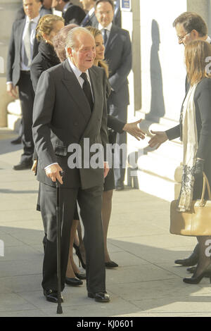 MADRID, ESPAGNE - 11 MARS : le roi Juan Carlos d’Espagne, la reine Sofia, la princesse Letizia et la princesse Elena d’Espagne assistent au service commémoratif des victimes des attentats terroristes du 11 mars 2004 qui ont tué 192 personnes et en ont blessé plus de 1 800 autres à la cathédrale Almudena le 11 mars 2014 à Madrid, Espagne. roi Juan Carlos Banque D'Images