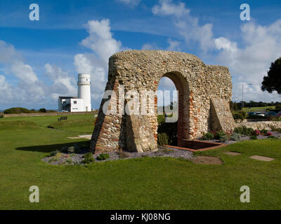 Ruine de la chapelle St Edmund's phare et Norfolk hunstanton Banque D'Images