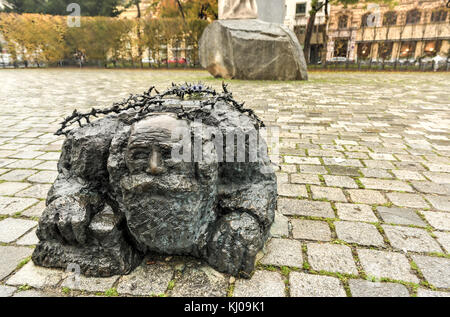 Vienne, Autriche - 30 novembre 2014 : memorial contre la guerre et le fascisme. créé par Alfred hrdlicka, il commémore les victimes de la guerre, en particulier ceux Banque D'Images