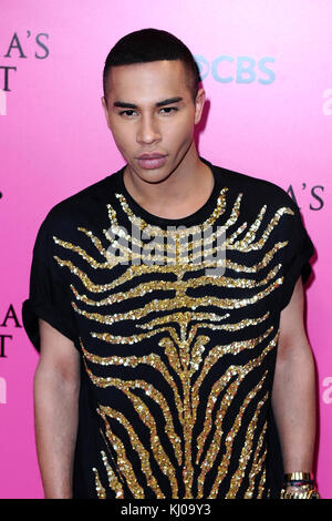 Olivier Rousteing assistant à la Pink Carpet avant le Secret Fashion Show de Victoria à la Mercedes-Benz Arena Shanghai à Shanghai, en Chine. Banque D'Images