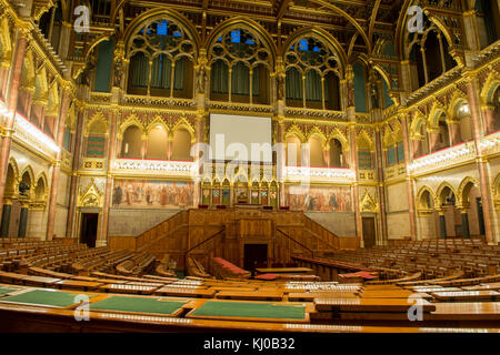 Budapest, Hongrie - le 28 novembre 2014 : l'intérieur de la chambre des magnats de l'édifice du parlement hongrois à Budapest. c'est l'un de l'Europe oldes Banque D'Images