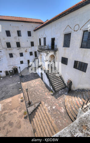 Dans la cour intérieure le château d'Elmina (aussi appelé le château de st. George). situé sur la côte atlantique du Ghana à l'ouest de la capitale, Accra. c'est un l'UNESCO Banque D'Images