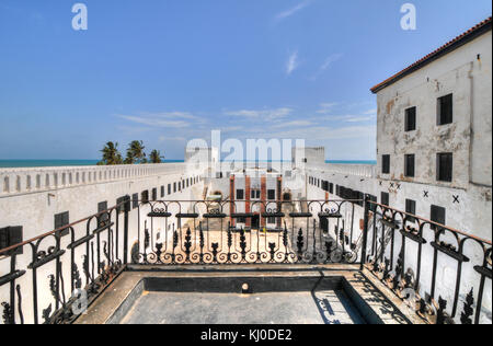 Dans la cour intérieure le château d'Elmina (aussi appelé le château de st. George). situé sur la côte atlantique du Ghana à l'ouest de la capitale, Accra. c'est un l'UNESCO Banque D'Images