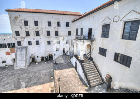 Dans la cour intérieure le château d'Elmina (aussi appelé le château de st. George). situé sur la côte atlantique du Ghana à l'ouest de la capitale, Accra. c'est un l'UNESCO Banque D'Images