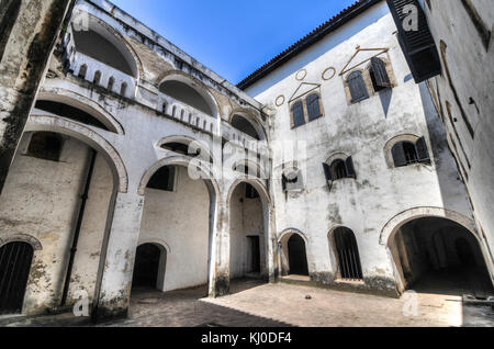 Dans la cour intérieure le château d'Elmina (aussi appelé le château de st. George). situé sur la côte atlantique du Ghana à l'ouest de la capitale, Accra. c'est un l'UNESCO Banque D'Images