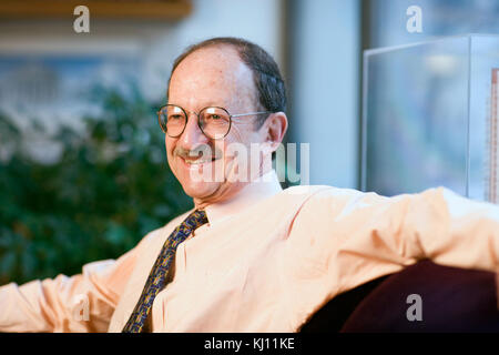 Directeur de l'Institut National du Cancer Harold E. Varmus (4) Banque D'Images