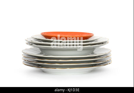 Pile de nettoyer les assiettes isolé sur fond blanc avec clipping path Banque D'Images