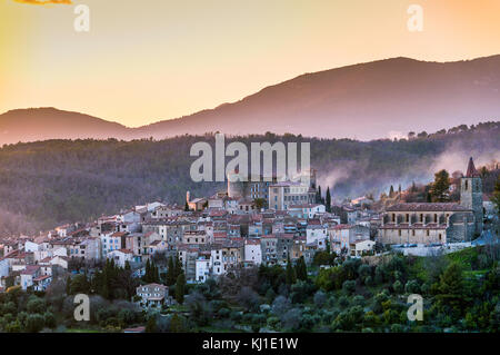 L'Europe. La France. Var (83), Pays de Fayence. Le village perché de Callian Banque D'Images