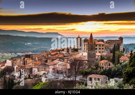 L'Europe. La France. Var (83), Pays de Fayence. Le village perché de Callian Banque D'Images