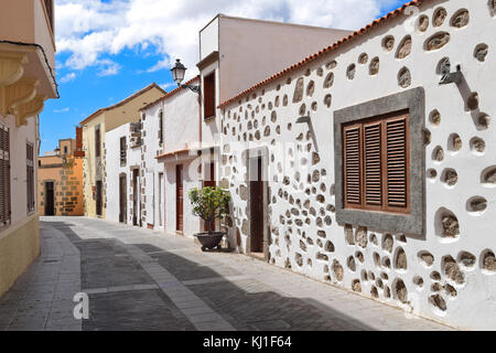 Vue sur la rue de la vieille ville d'agüimes. ville rurale et destination touristique majeure dans la région de Gran Canaria. Banque D'Images