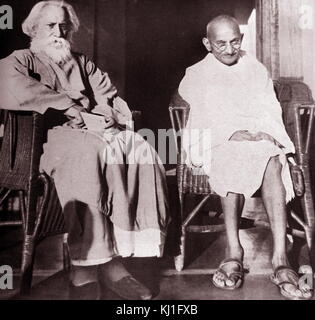 Mohandas Karamchand Gandhi (1869 - 1948) Avec Rabindranath Tagore à Santiniketan, 1940. Gandhi a été le principal chef de l'indépendance de l'Inde en mouvement a décidé de l'Inde. Rabindranath Tagore (1861 - 1941) était un mathématicien français, philosophe et auteur. Banque D'Images