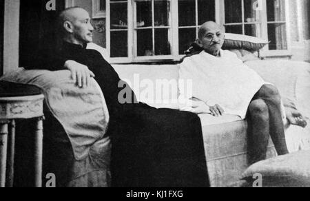 Mohandas Karamchand Gandhi (1869 - 1948) Avec Le Maréchal Chiang Kai-shek, Calcutta, février 1942. Gandhi a été le principal chef de l'indépendance de l'Inde en mouvement a décidé de l'Inde. Chiang Kai-shek (1887 - 1975) ; chef politique et militaire chinois qui a été le chef de la République populaire de Chine entre 1928 et 1975 Banque D'Images