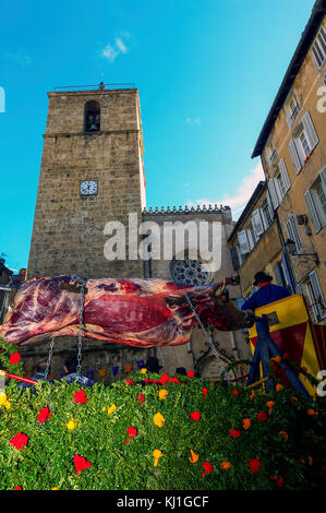 France, Barjols, Var (83). Jour tripettes commémorant l'arrivée au village des reliques du saint patron de la ville Saint-Marcel Banque D'Images