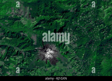 Site de l'éruption volcanique du Mont St Helens, tel qu'il était en 1973. Le 18 mai 1980, une éruption volcanique majeure a eu lieu au Mont Saint Helens, un volcan situé dans l'état de Washington, États-Unis. L'éruption (VEI 5) un événement important a été la seule éruption volcanique de se produire dans les 48 États contigus des États-Unis depuis l'éruption de 1915 Pic Lassen en Californie.[1] Toutefois, il a souvent été déclaré comme la plus désastreuse éruption volcanique de l'histoire des États-Unis Banque D'Images