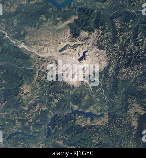 Site de l'éruption volcanique du Mont St Helens, tel qu'il était en 1990. Le 18 mai 1980, une éruption volcanique majeure a eu lieu au Mont Saint Helens, un volcan situé dans l'état de Washington, États-Unis. L'éruption (VEI 5) un événement important a été la seule éruption volcanique de se produire dans les 48 États contigus des États-Unis depuis l'éruption de 1915 Pic Lassen en Californie.[1] Toutefois, il a souvent été déclaré comme la plus désastreuse éruption volcanique de l'histoire des États-Unis Banque D'Images