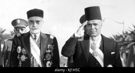 La Tunisie obtient son indépendance en 1956. Le bey de Tunis avec le premier Premier Ministre de la Tunisie Habib Bourguiba. Mohammed VIII al-Amin était le dernier bey de Tunisie jusqu'à ce qu'il a été détrôné en 1957 Banque D'Images