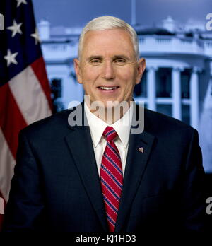 Portrait officiel de Vice-président Mike Pence. Vice-président des États-Unis à partir de 2017, sous la présidence de Donald Trump Banque D'Images