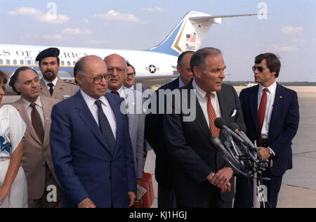 Alexander Haig Jr. (1924 - 2010) Secrétaire d'État des États-Unis avec le Premier Ministre israélien, Meacham commencent, en Israël 1981 Banque D'Images