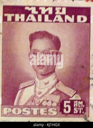 Bhumibol Adulyadej poste représentant 1927 - 2016, le Roi Bhumibol de Thaïlande 1946 - 2016. Banque D'Images