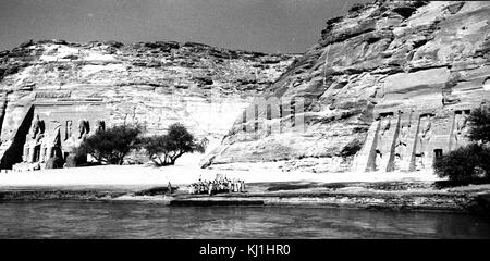 Photographie de l'Abu Simbel temples, deux énormes temples rock à Abou Simbel, un village de Nubie, le sud de l'Egypte. En date du 20e siècle Banque D'Images