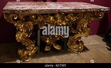 Table en marbre italien avec peuplier doré et de pin. En date du 17e siècle Banque D'Images