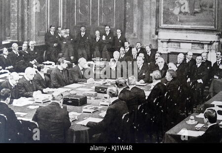 Photographie prise lors de la signature officielle de l'traités de Locarno à Londres où la Première Guerre mondiale des puissances alliées de l'Europe occidentale et les nouveaux états de l'Europe centrale et orientale a cherché à obtenir le règlement territorial d'après-guerre, et de retour de la normalisation des relations avec l'Allemagne défaite. En date du 20e siècle Banque D'Images