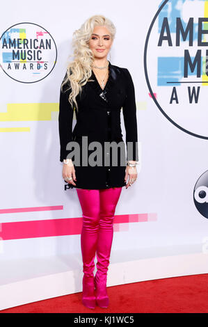 Los Angeles, États-Unis. 19 novembre 2017. Erika Jayne Girardi participe aux American Music Awards 2017 au Microsoft Theatre le 19 novembre 2017 à Los Angeles, en Californie. Crédit: Geisler-Fotopress/Alay Live News Banque D'Images