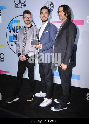 Los Angeles, USA. 19 novembre, 2017. - Linkin park. 2017 american music awards - Salle de presse tenue au théâtre de microsoft à Los angeles. Crédit photo : birdie thompson/admedia crédit : birdie thompson/admedia/zuma/Alamy fil live news Banque D'Images