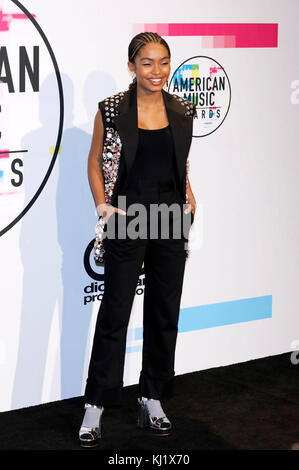 Yara shahidi assiste à la 2017 american music awards au théâtre de Microsoft le 19 novembre 2017 à Los Angeles, Californie. Banque D'Images