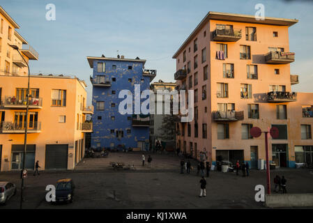 Turin, Piémont, Italie. 20 nov, 2017. Turin, Italie - 20 novembre 2017 : les expulsions de migrants depuis les bâtiments de l'ancien village olympique ex moi à Turin, Italie Crédit : stefano guidi/zuma/Alamy fil live news Banque D'Images