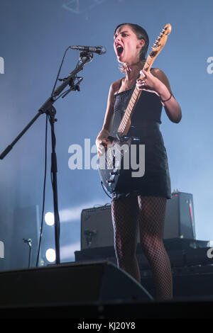 Brighton, UK. 20 Nov, 2017. Ellie Rowsell de Wolf Alice, effectuant au Brighton Dome, en Angleterre. Crédit : Jason Richardson/Alamy Live News Banque D'Images