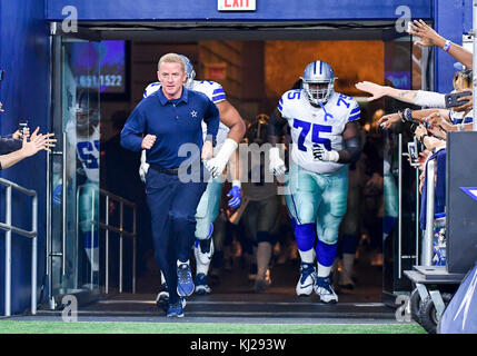19 novembre 2017 : l'entraîneur-chef Dallas Cowboys NFL Jason Garrett un match de football entre les Philadelphia Eagles et les Dallas Cowboys à AT&T Stadium à Arlington, TX Dallas battu Philadelphie 37-9 Albert Pena/CSM Banque D'Images