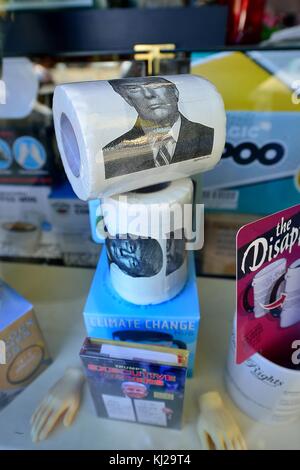 Berkeley, Californie, USA. 5 juin, 2017. L'atout de Donald toilet paper crédit : rory joyeux/zuma/Alamy fil live news Banque D'Images