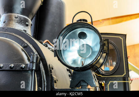 Phare de la vieille locomotive à vapeur est close-up. Banque D'Images