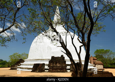 Polonnaruwa, Sri Lanka ruine était la deuxième capitale du Sri Lanka après la destruction de Polonnaruwa. La photographie est la présentation de buddh kiri vihara Banque D'Images