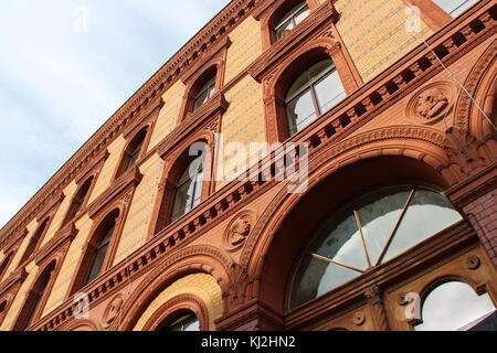 Bâtiment (ehem-Postfuhramt) sur la Oranienburger Strasse à Berlin (Allemagne). Banque D'Images