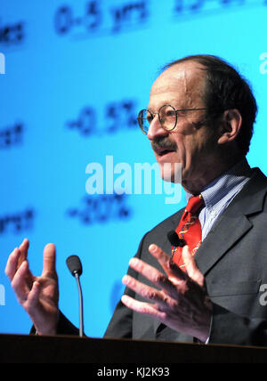 Directeur de l'Institut National du Cancer Harold E. Varmus (5) Banque D'Images