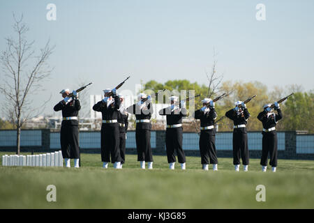 Service de la Marine américaine pour le maître de 3e classe Charles Thomas Dougherty dans le Cimetière National d'Arlington (25905009934) Banque D'Images