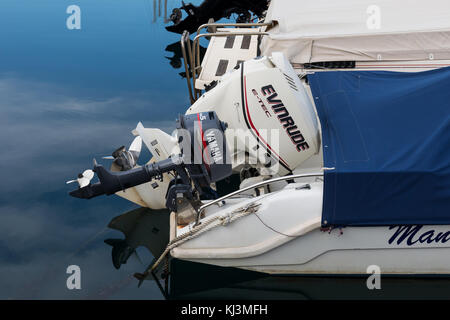 Yamaha moteur hors-bord Evinrude et moteur sur un bateau Banque D'Images