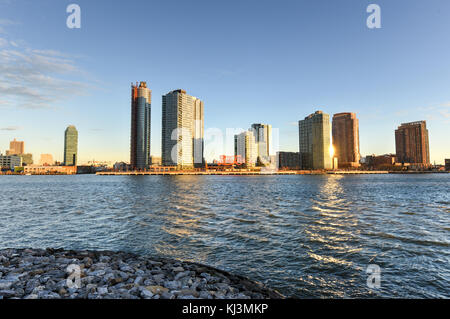 New York, New York - janulary 19, 2013 : avis de la ville de Long Island et le Pepsi Cola signe de Roosevelt Island, New York Banque D'Images