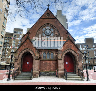 Bon Pasteur Église qui sert plusieurs confessions chrétiennes sur Roosevelt Island, New York. Banque D'Images