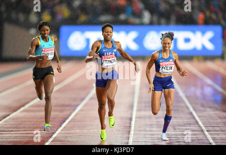 Phillys Francis (USA) remporte le 400m femmes, alonside Allyson Felix (USA) et Shaunae Miller-Uibo (Bahamas) - Championnats du monde IAAF, Londres 2017 Banque D'Images