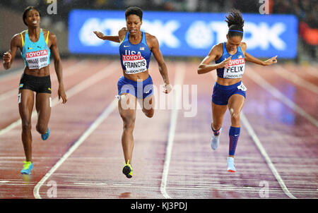 Phillys Francis (USA) remporte le 400m femmes, alonside Allyson Felix (USA) et Shaunae Miller-Uibo (Bahamas) - Championnats du monde IAAF, Londres 2017 Banque D'Images