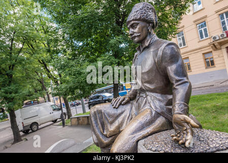 Statue de Jerzy Franciszek Kulczycki sur la place Danylo dans la ville de Lviv, la plus grande ville de l'ouest de l'Ukraine Banque D'Images